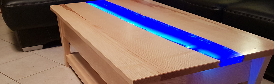 Table riviére fluo avec la frésine SR 1690 et SC clear color bleu n°1