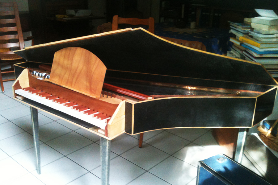 Fabrication d'une épinette en résine epoxy pour un Piano Sicomin