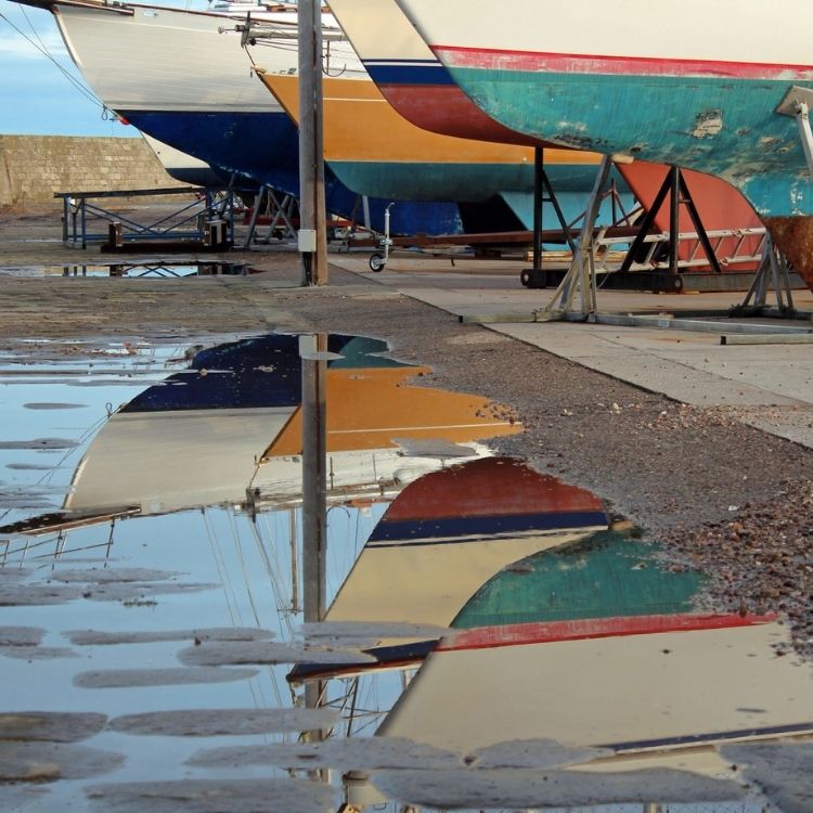 Boat hull repair: epoxy or polyester? Sicomin