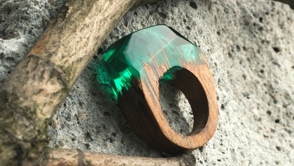 Epoxy Resin Jewelry: Why Are They So Popular? Sicomin