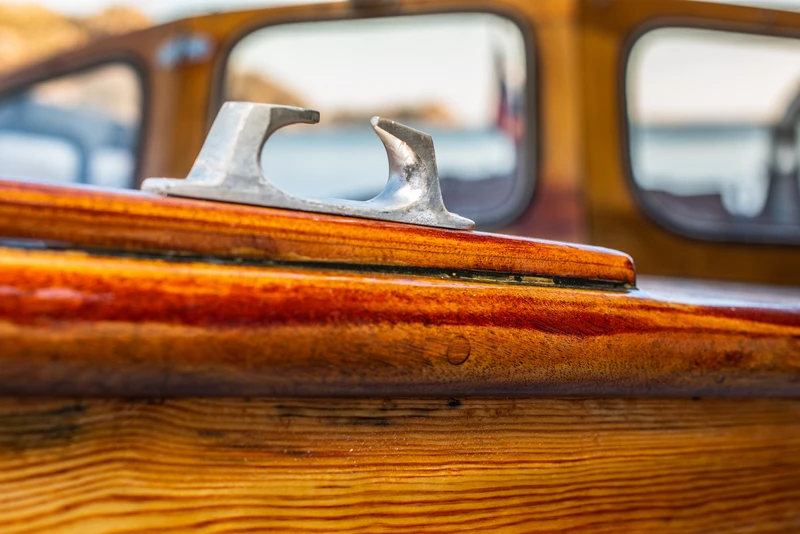 Réparer la coque de son bateau : guide de stratification à l'époxy